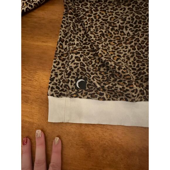 Zyia Active wear Long sleeve tan Leopard print crew neck top w/ ribbed trim sz M - Picture 4 of 4